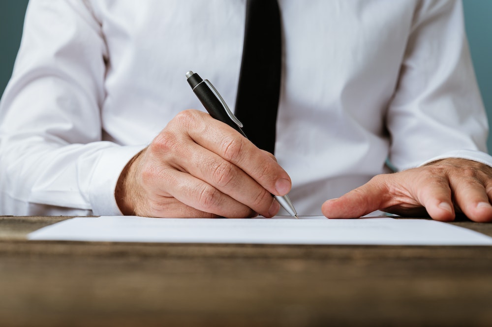 Comprendre le Contrat de Bail Commercial : Un Aperçu Juridique Détaillé