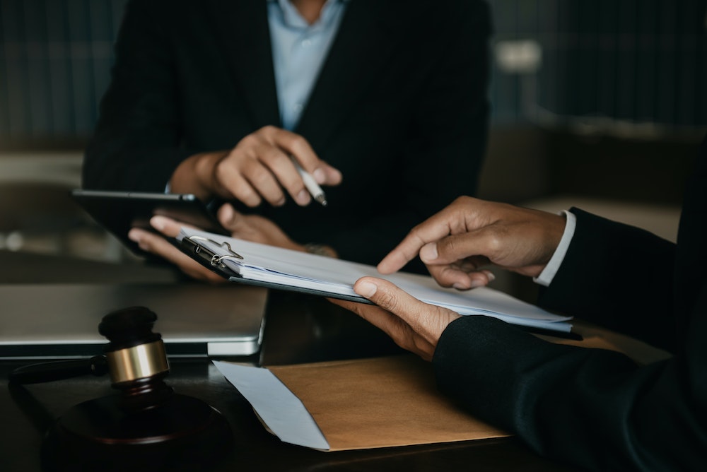 Comprendre les Visites et Saisies Domiciliaires: Un Guide Juridique