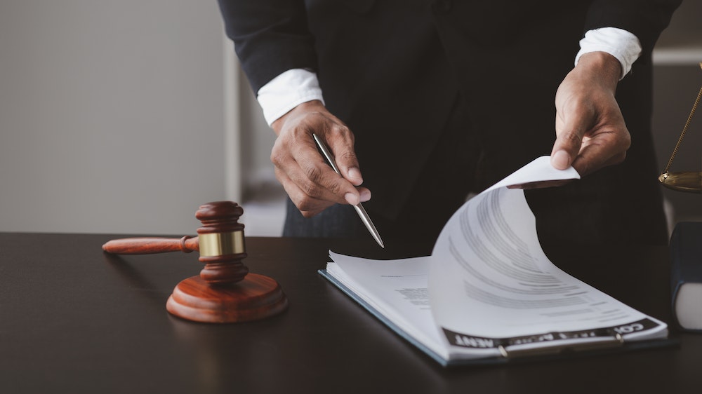 Diffamation : comprendre, prévenir et réagir face à cette atteinte à la réputation