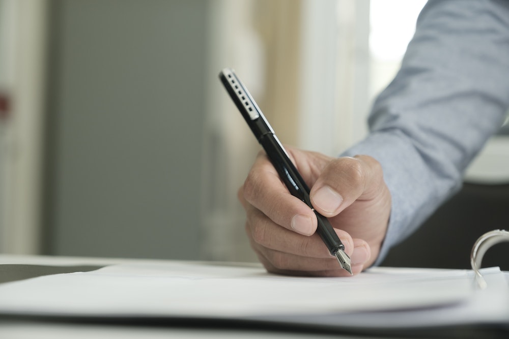 Les Implications Juridiques des Contrats de Travail : Un Guide Complet
