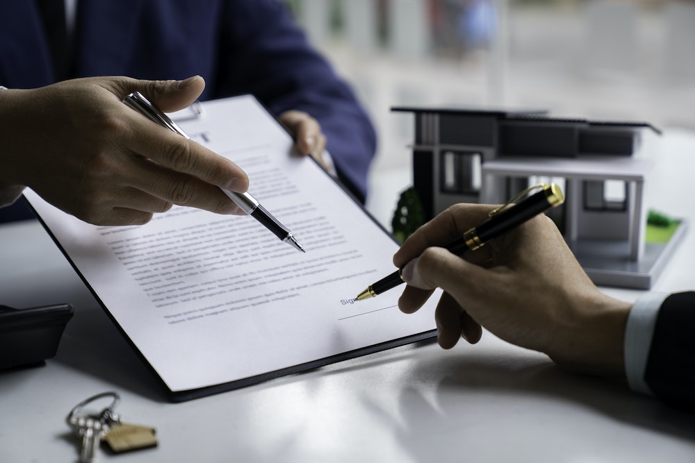 Mettre fin à un contrat de remplacement : les aspects juridiques à connaître