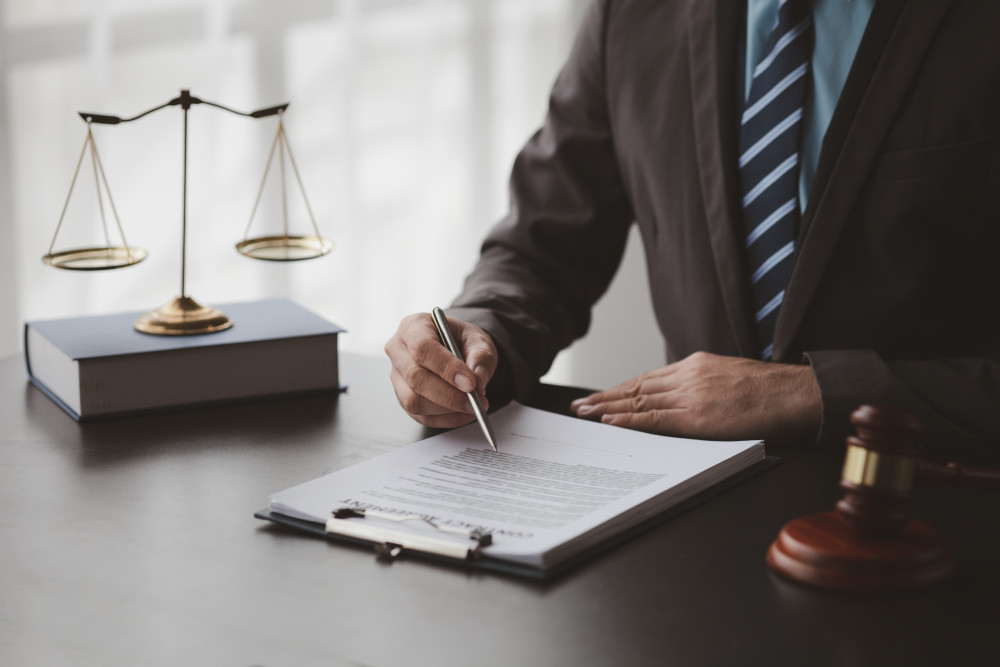 Porter plainte pour diffamation : conseils et démarches d'un avocat