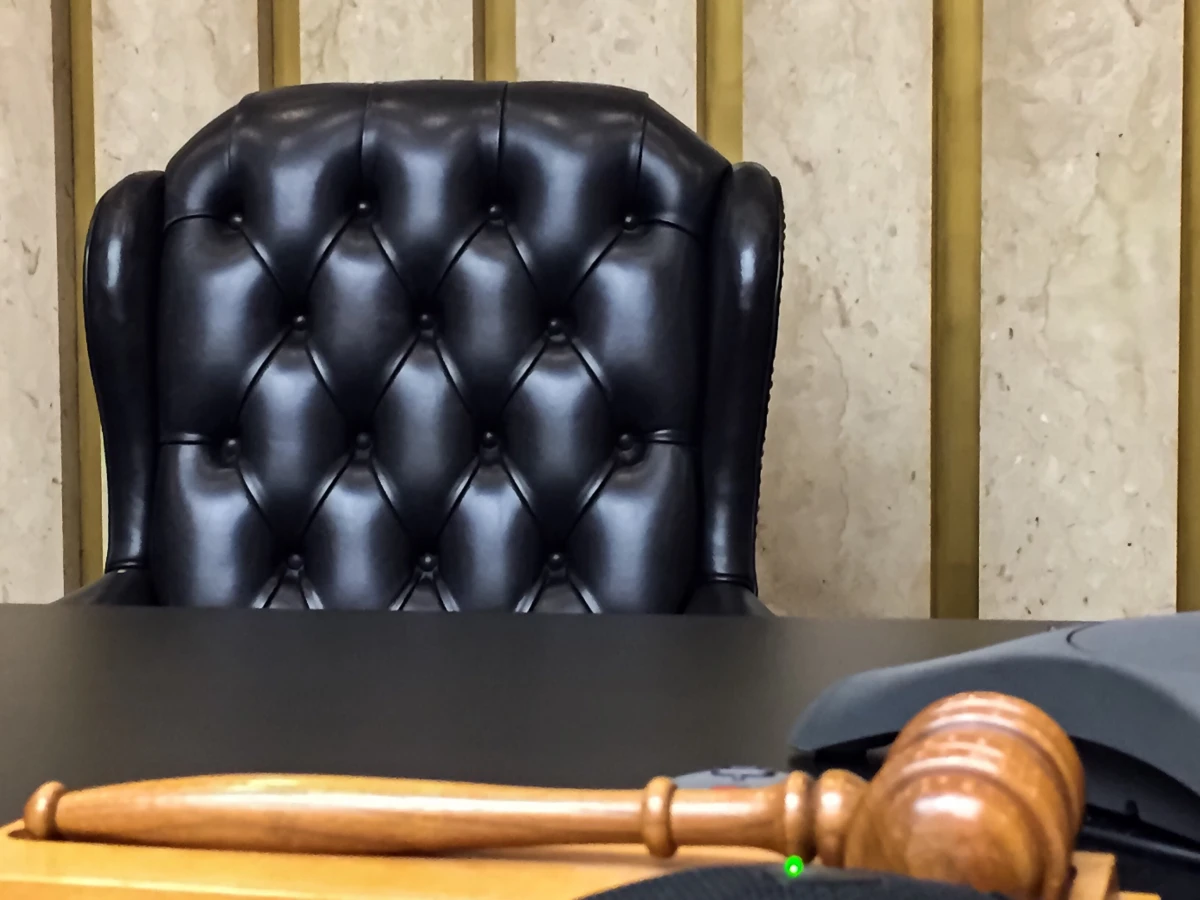 L'avocat et l'expertise pénale : un duo indispensable pour une défense efficace