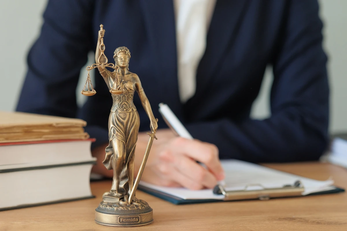 Contester une suspension de permis pour non-respect des normes : guide juridique complet